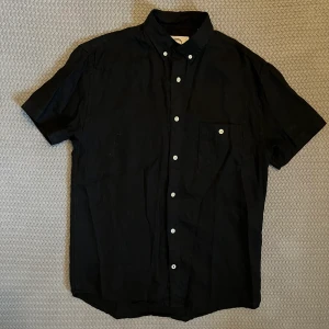 Skjorta - Kortärmad svart skjorta, fint skick.