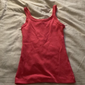 Hej! Jag säljer denna toppen från Stadium! Är du intresserad? Skriv gärna 🤍 - Frakten ligger på dig!