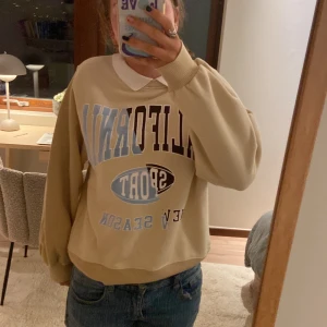 beige tröja - säljer jätte fin beig tröja då den inte kommer till användning, helt ny och aldrig använd❤️