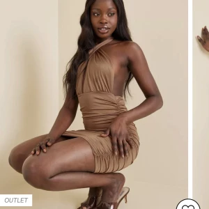 Klänning - Sjukt fin klänning från Nelly, säljer för att den är för tight för min smak. Endast testad! 