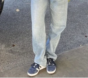 Adidas Gazelle - Säljer nu mina nästan helt nya adidas gazelle då storleken inte passade mig helt. Använt 1-2 gånger. Storlek 38/39. Nypris 700-900kr, mitt pris 500kr! 🌸🌸