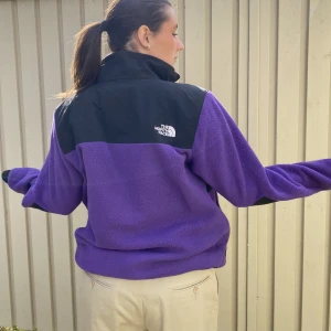 North face flisjacka  - North face jacka i mycket bra skick !!