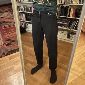 Svarta jeans från Sweet Skbts, använt skick, storlek 30.