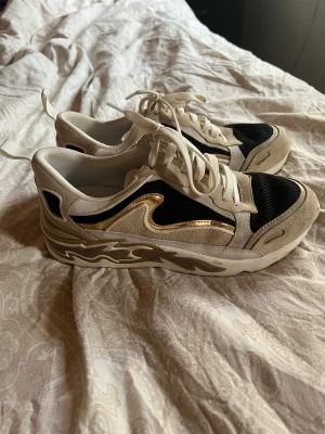 Sandro skor - Sandro skor som använts men som fortfarande är i bra skick 