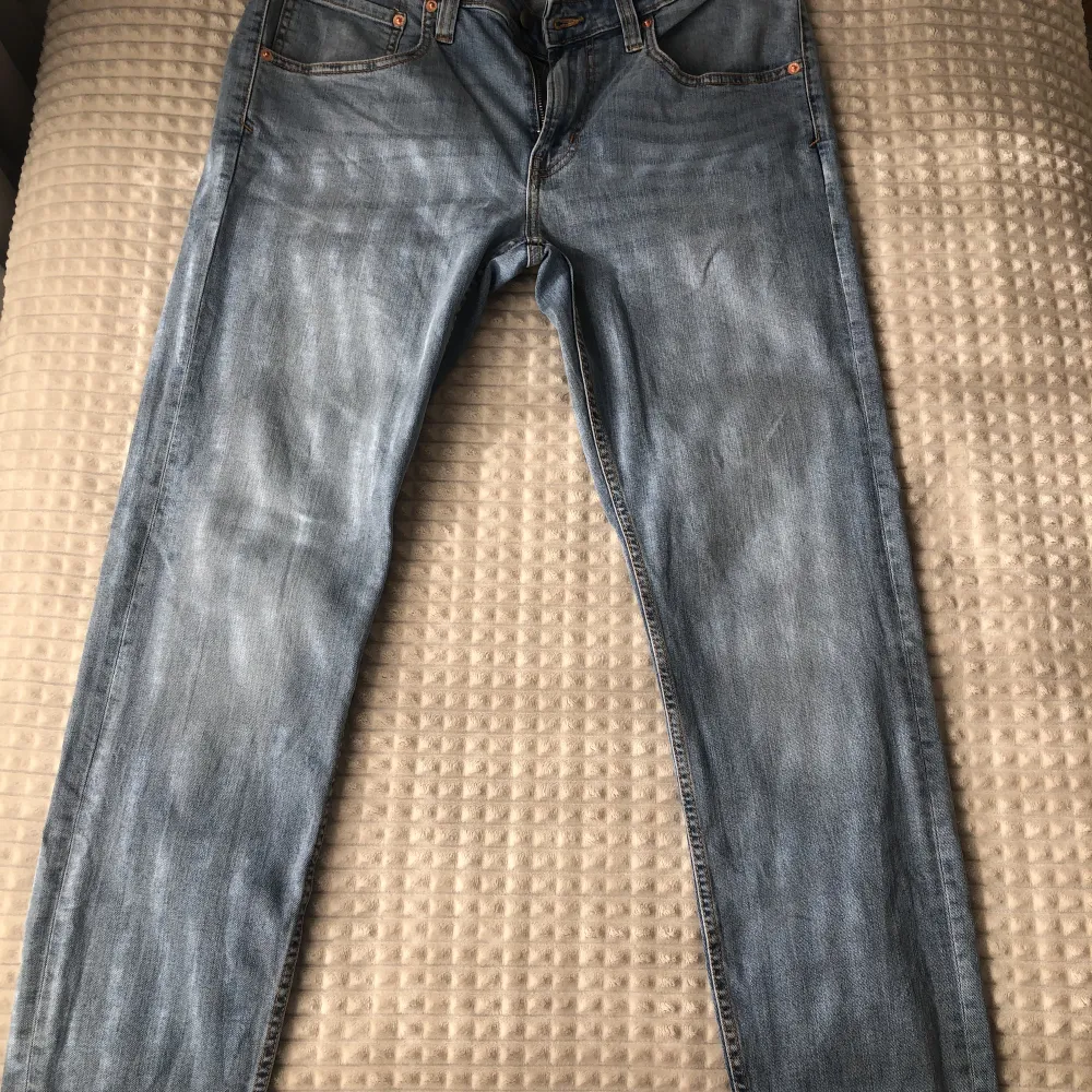 Nya jeans från Lager 157. Jeansen är inte använda, ett par har fortfarande kvar prislappen. Ett par kostar 30kr.. Jeans & Byxor.