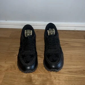 Valentino rockrunner  - Använda men i fint skick 