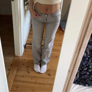 Low Waist Straight Jeans - säljer dessa då jag har ett par exakt likadana, dvs helt oanvända! 