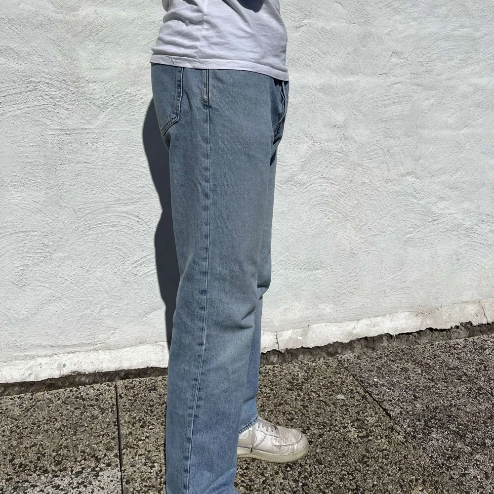 Ett par snygga jeans från Weekday i storlek 31/32. Rak passform. Bra skick. . Jeans & Byxor.