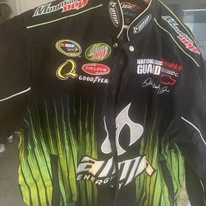 Vintage jacka - Säljer min vintage racing jacka köpt förra året och andvänds sällan så därför säljer jag den. Köptes för 2500kr men säljer för 1700kr. 