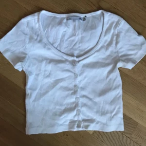 vit enkel fin sommar topp - vit sommar topp med knappar, strl xs