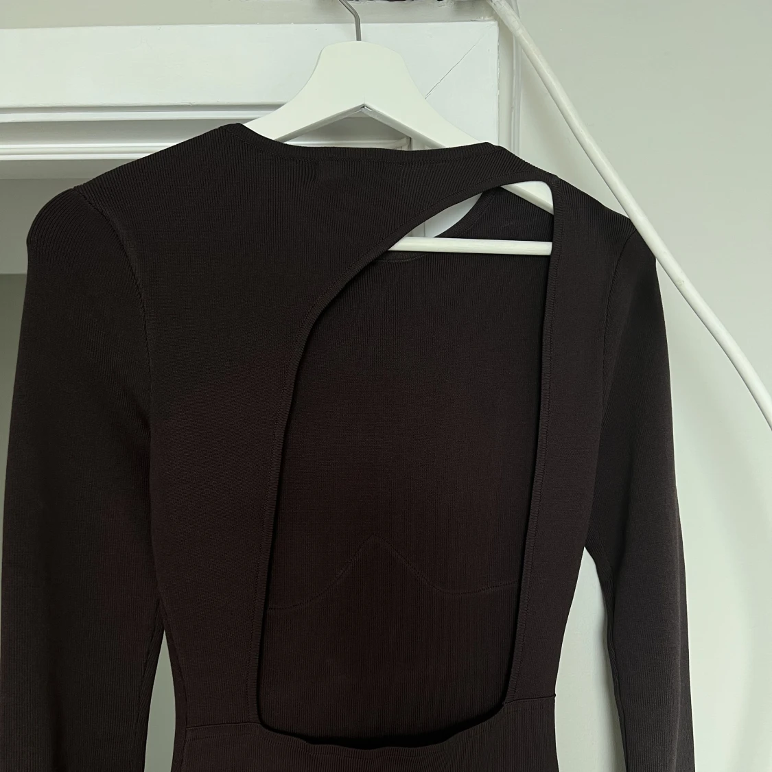 Lång klänning (mörkbrun)  - 90