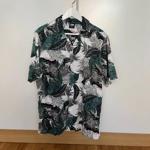 T-shirt skjorta  - Helt ny skjorta