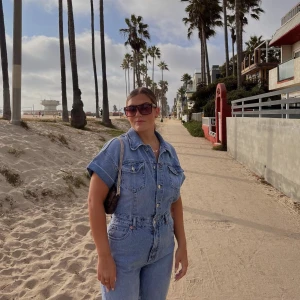 Jeans dress - Den virala jeans dressen från Zara. Köpt i LA för 1 år sen. Original pris 800❤️priser kan absolut diskuteras 