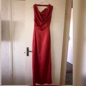 Elegant festklänning  - Använd en gång!