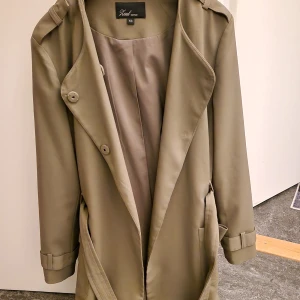 Trenchcoat - Trenchcoat mörk grön