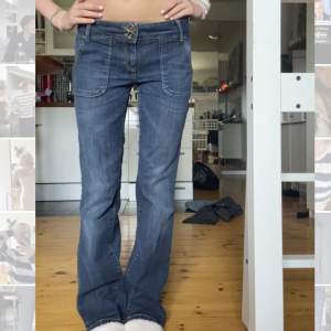 De perfekta lågmidjade jeansen i storlek 28/32 (jag är 170cm lång för referens, bär S/36) 78cm midja och 82 cm innersöm