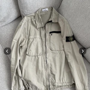 Stone island overshirt  - Storlek L passar M Mycket bra shick 