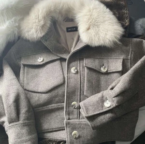 Meotine Jacka  - Nyskick, nypriset 2800kr. Slutsåld i butik!