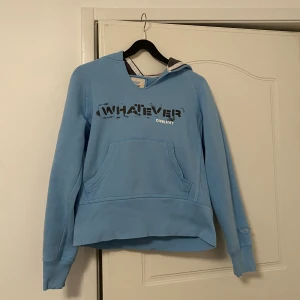 Blå grunt hoodie - Fin blå grunt hoodie.