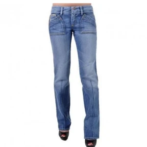 Diesel jeans - Säljer mina jätte fina och unika diesel jeans som knappt är använda. Säljer på grund av att dom är lite stora på mig. Dom är lite mörkare i verkligheten än vad dom är på bilden. Storlek w30 l32. Kan posta eller mötas upp💖