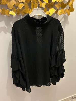 Blus  - En jättefin blus 