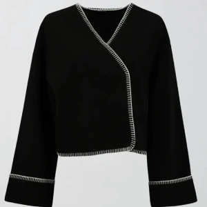 Superfin höstjacka - Säljer denna nu då jag inte riktigt får någon användning av den. Nästintill helt oanvänd!