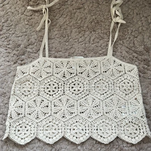 Virkad topp - Aldrig använd, beige/vit