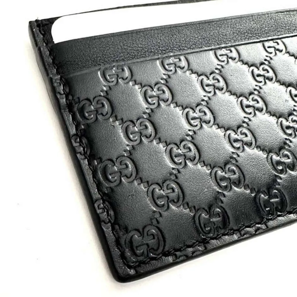 Gucci Microguccissima Card Case  -Färg: Svart -Storlek: Onesize -Skick: Ny -Pris: 1,199kr. Accessoarer.