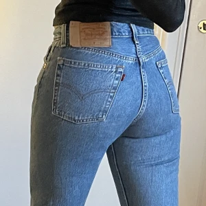 Vintage levis 501:or - W29 L32, jag är W25/171. Upplever dessa som ca W26! De är i mycket fint skick.