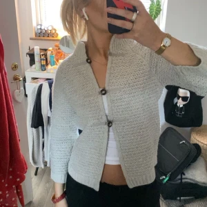 Treveksarmad kofta - Treveksarmad kofta från zara. Storlek M men mer som en S. Fint skick.