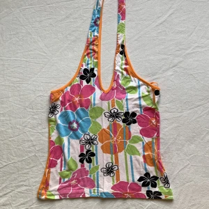 Y2k halternecktopp!💋 - Ascool Y2k topp med mönster! Jätteskön och halternecken kan regleras hur en vill!💋