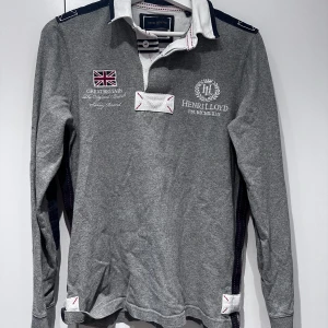 Henri lloyd piké - En långärmad piké ifrån Henri lloyd i väldigt fint skick 