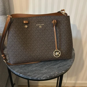 Väska - Oanvänd äkta jätte snygg. 🌸