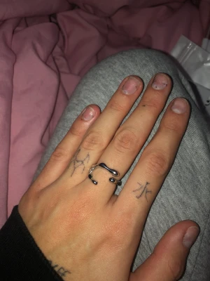 Ring - Säljer denna justerbara ringen💕
