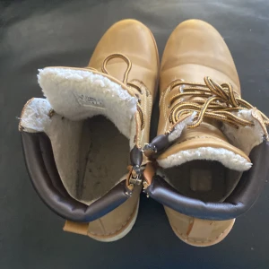 Vinter skor  - Varma vinter skor rätt så bra skick.