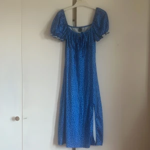 Sommarklänning  - Prickig sommarklänning 