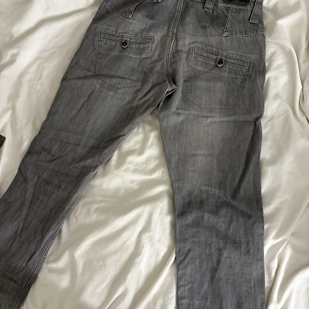 Hyfsat low waist jeans Bra skick  Passar som en S kanske M och runt 160. Jeans & Byxor.