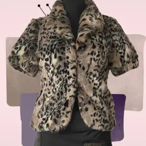 Fake päls leopard bolero storlek S