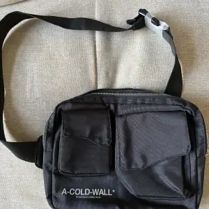 A-COLD-WALL, shoulder bag, black.   Condition: 10/10, like new, barely used