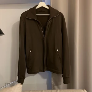 Filippa K kofta  - Säljer denna Filippa k kofta i storlek M, använd en gång och köpt för 3500kr på nk. 