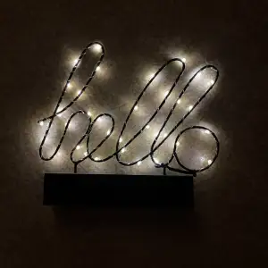 En jätte fin ljus ”tavla” som står ”hello” på från Jysk! som jag köpte för länge sen som kan vara ett jätte vackert ljus och touch för sitt hem! 
