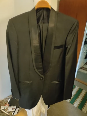 Armani kostym  - Mycket bra vara 