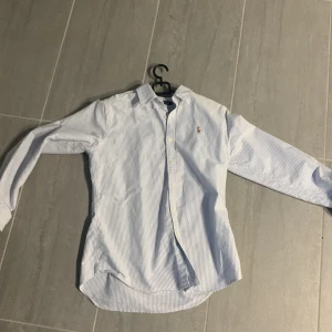 Polo skjorta  - Sick 8/10 säljer för att den är för liten för mig 