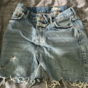 low waist kjol - denna snygga kjol kommer ej till använding, väldigt fint skick inte använd många gånger🌟