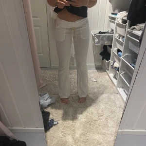 Linnebyxor  - Ett par jättesnygga linnebyxor råkade beställa i en för liten storlek så aldrig använda. Har vikt ner de för att de ska vara lågmidjade.💗💗💗