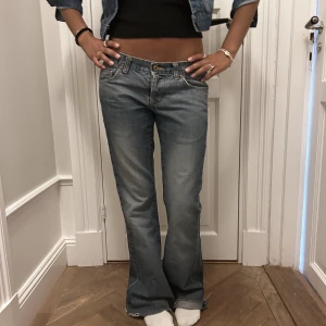 Skit snygga Lågmidjade jeans  - Pissnygga Lågmidjade jeans som har håll där back💎