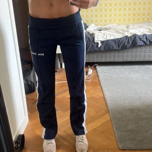 Palm angels set - Säljer mitt Palm angels set i storlek xs. Assnyggt men används aldrig. Äktningsbevis finns! Nypris cirka 9.000, beställt från hemsidan. Knappt använt och i väldigt bra skicka.