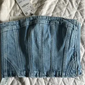 jeans topp från zara storlek S 💖 aldrig använd 