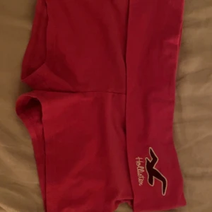 Hollister shorts - Hollister shorts i storlek M, men passar mindre. 