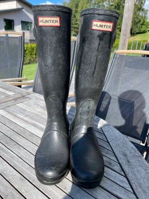 Hunter  - Välvårdade fina Hunter i storlek 38, marinblå